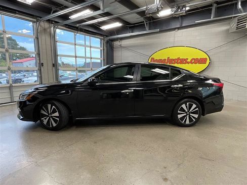 Used 2021 Nissan Altima 2.5 SV FWD image 2
