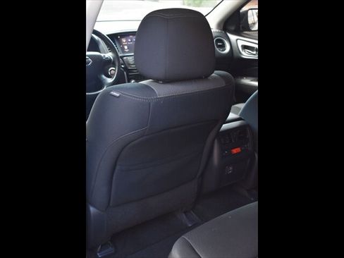 Used 2018 Nissan Pathfinder SV image 22