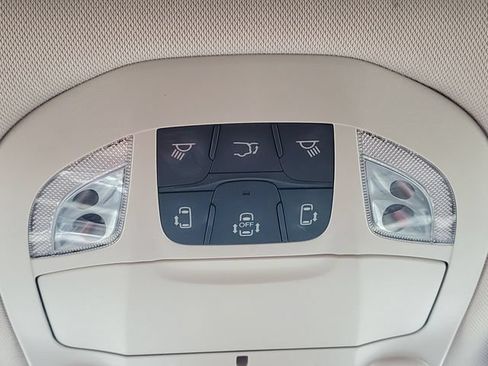 Used 2021 Chrysler Pacifica Limited w/ Uconnect Theater Family Group FWD image 33