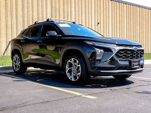Certified 2024 Chevrolet Trax LT w/ Driver Confidence Package FWD image 2