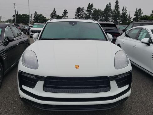 Used 2022 Porsche Macan AWD/4WD image 2