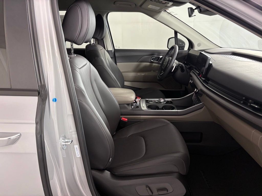 New 2026 Kia Carnival EX FWD image 47