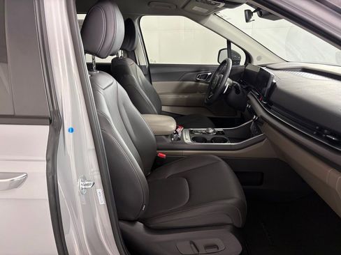 New 2026 Kia Carnival EX FWD image 47