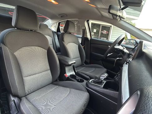 Used 2023 Kia Forte LXS w/ LXS Technology Package FWD image 28