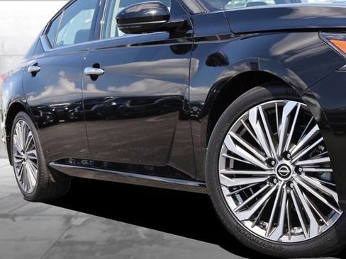 Certified 2025 Nissan Altima 2.5 SL FWD image 3