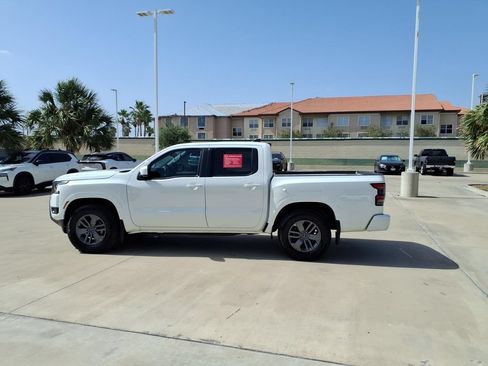 Used 2026 Nissan Frontier SV RWD image 2