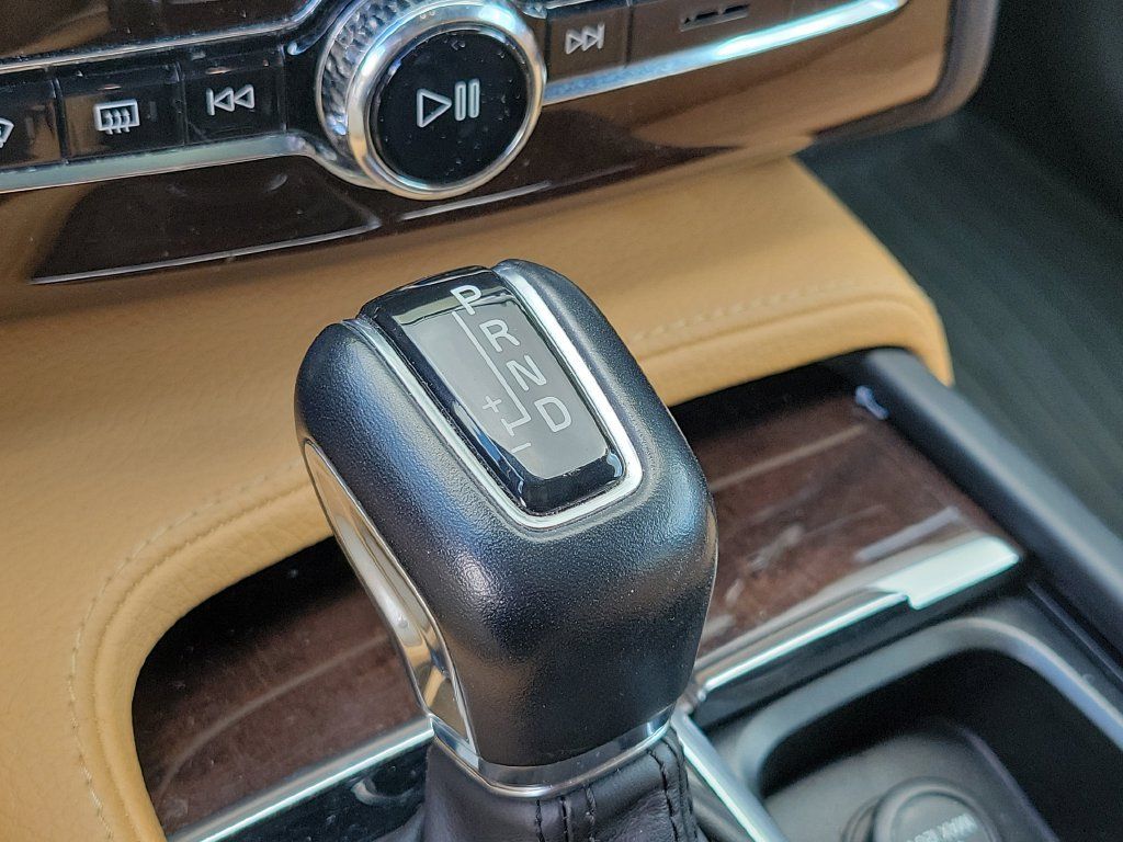 Used 2019 Volvo XC90 T6 Momentum w/ Protection Package Premier AWD/4WD image 19