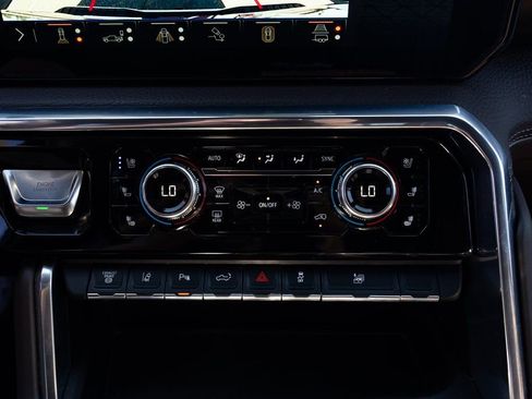 Used 2025 GMC Sierra 3500 Denali w/ Denali Reserve Package image 16