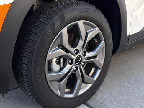 Used 2024 Kia Seltos LX image 12