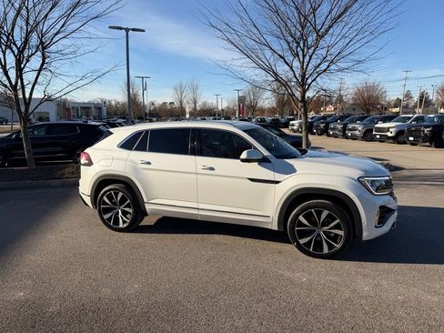 Used 2024 Volkswagen Atlas Cross Sport SEL Premium R-Line image 4