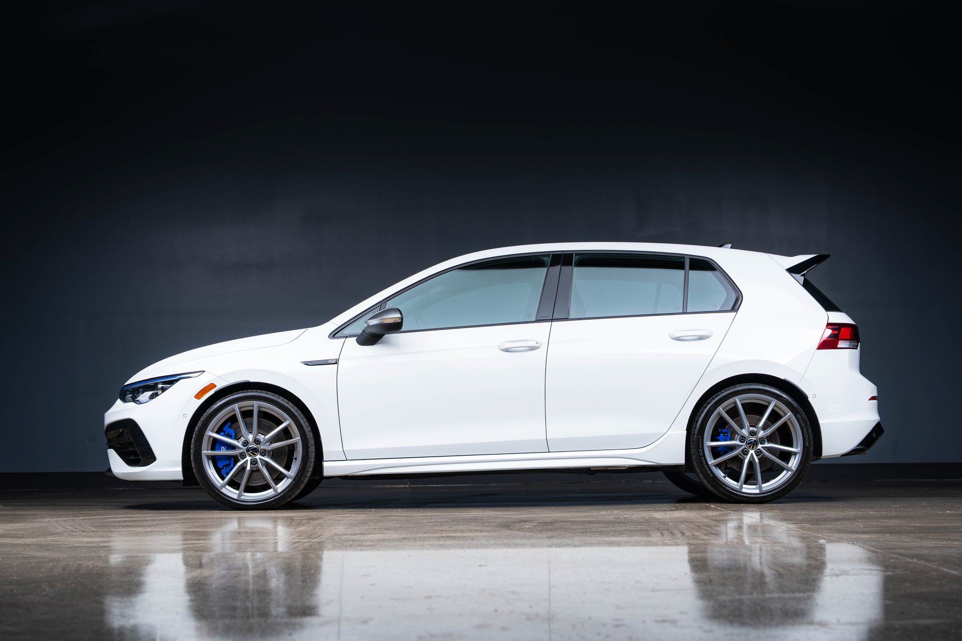 Used 2024 Volkswagen Golf R 4-Door AWD/4WD image 3
