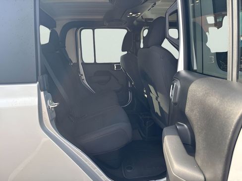 Used 2022 Jeep Gladiator Willys image 13