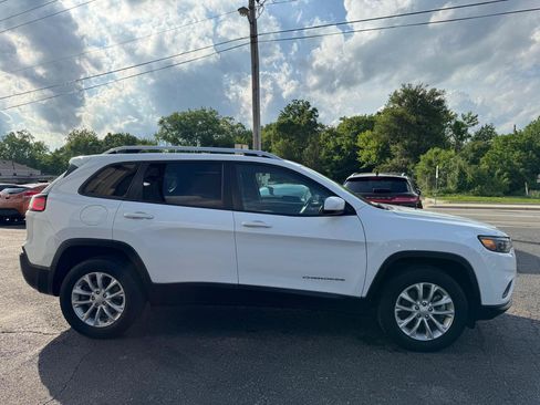Used 2021 Jeep Cherokee Latitude AWD/4WD image 6