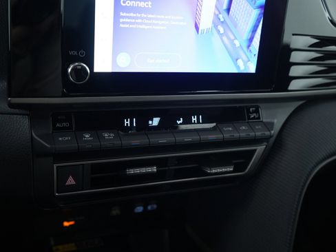 Used 2025 Toyota Camry SE image 20