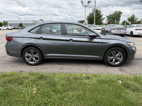 Used 2024 Volkswagen Jetta SE FWD image 6