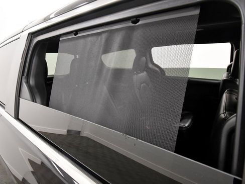Used 2025 Chrysler Pacifica Select FWD image 13