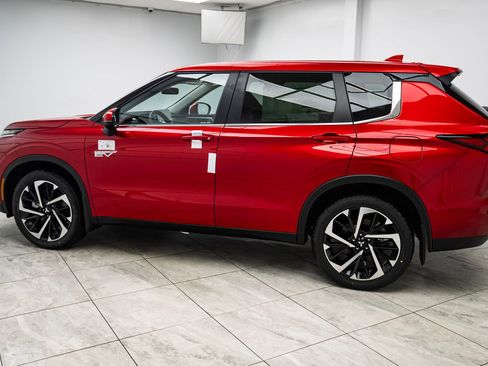 New 2025 Mitsubishi Outlander SE image 3