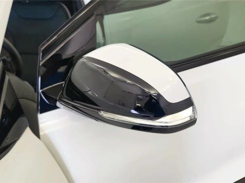 Used 2023 Chevrolet Bolt EUV Premier FWD image 18