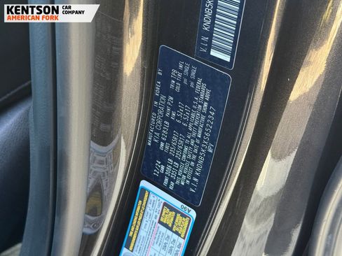 Used 2025 Kia Carnival image 43