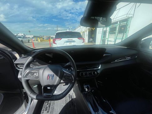 Used 2025 Buick Envista Sport Touring image 33