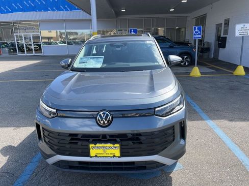 New 2026 Volkswagen Tiguan SE image 2