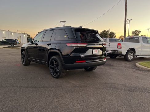 New 2025 Jeep Grand Cherokee Limited w/ Black Appearance Package image 5