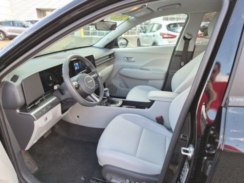 Used 2025 Hyundai Kona SEL AWD/4WD image 16