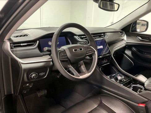 Used 2023 Jeep Grand Cherokee Limited RWD image 16