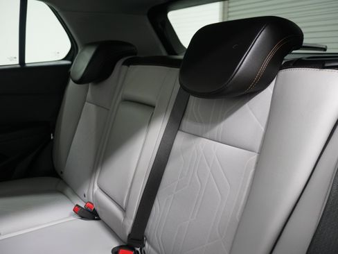 Used 2020 Chevrolet Trax LT w/ LT Convenience Package image 12