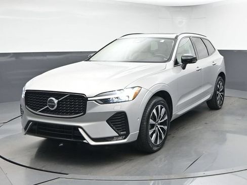 Used 2024 Volvo XC60 B5 Plus AWD/4WD image 3
