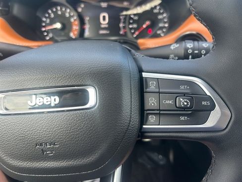 Used 2025 Jeep Compass Limited w/ Sun & Sound Group AWD/4WD image 27
