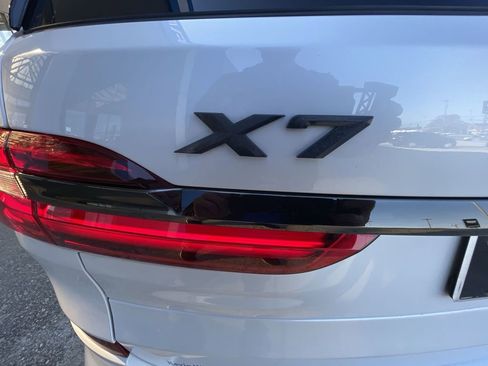 Used 2022 BMW X7 xDrive40i w/ M Sport Package AWD/4WD image 33
