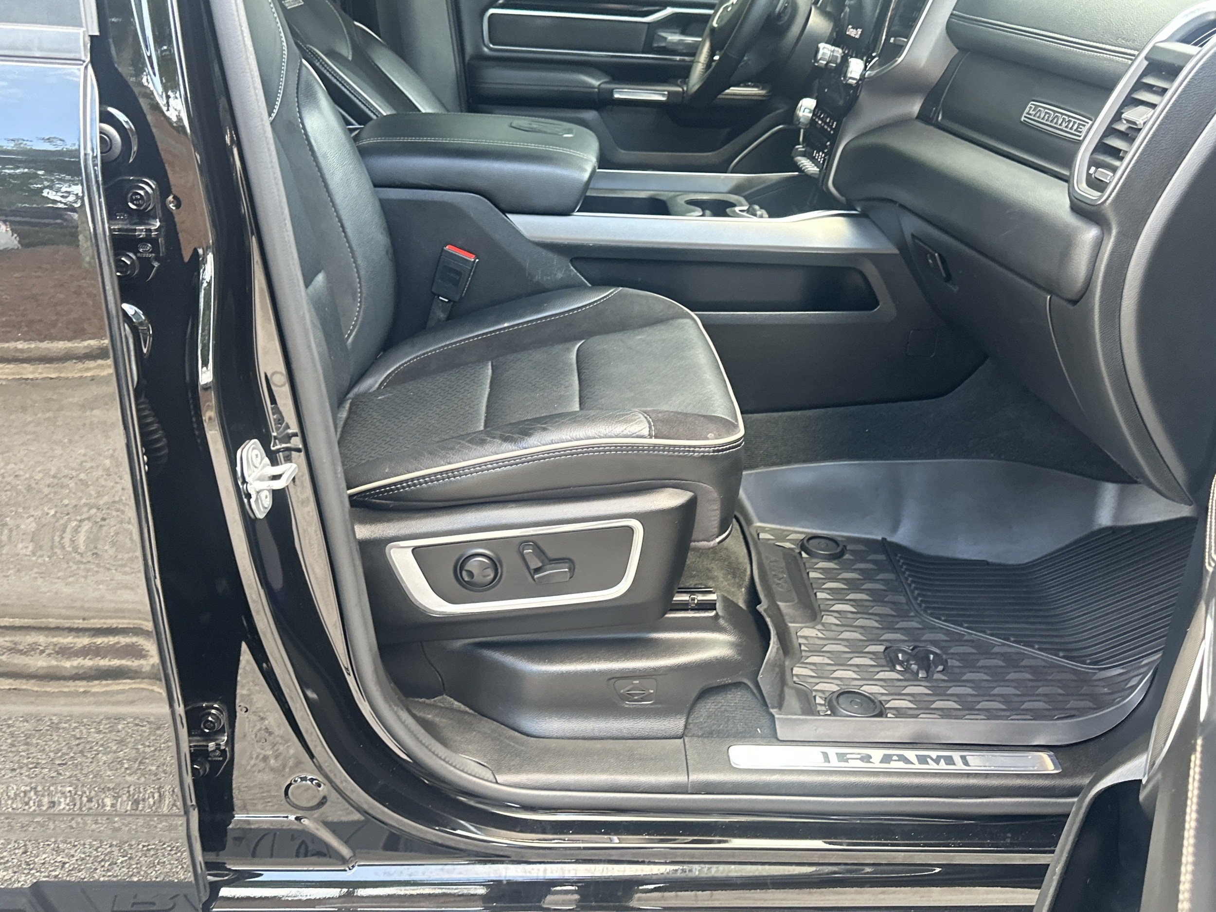 Used 2022 RAM 1500 Laramie RWD image 13