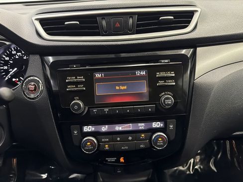 Used 2016 Nissan Rogue SV FWD image 27