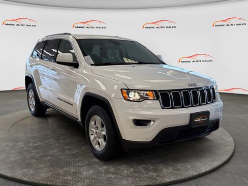 Used 2017 Jeep Grand Cherokee Laredo w/ Quick Order Package 23E AWD/4WD image 5