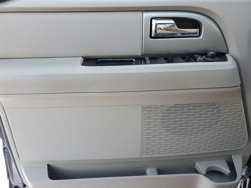 Used 2013 Ford Expedition Limited image 24