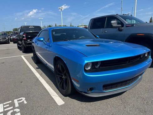 Used 2018 Dodge Challenger SXT RWD image 9