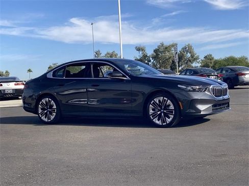 New 2025 BMW i5 xDrive40 w/ Premium Package image 4