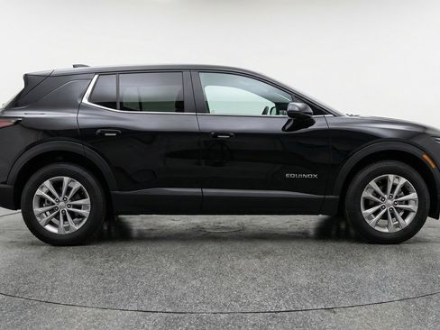 Used 2025 Chevrolet Equinox LT FWD image 11
