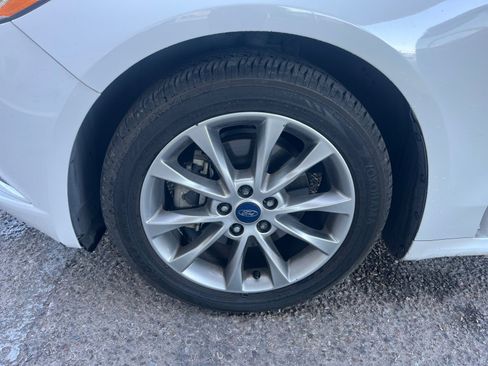 Used 2017 Ford Fusion SE w/ Fusion SE Technology Package image 26