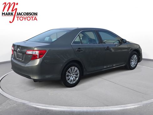 Used 2012 Toyota Camry LE image 7