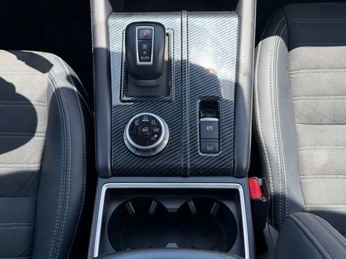 Used 2023 Mitsubishi Outlander SE FWD image 16