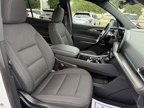 Used 2024 Chevrolet Traverse LT image 10