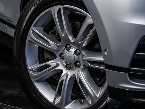 Used 2018 Land Rover Range Rover Velar R-Dynamic HSE image 3