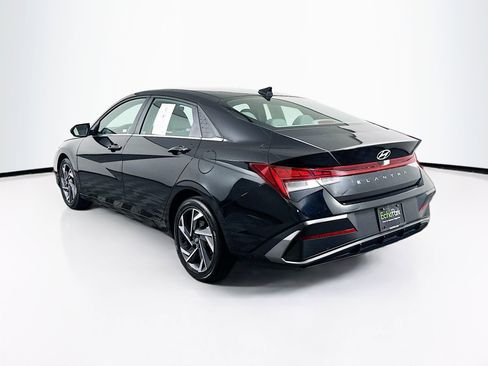 Used 2025 Hyundai Elantra SEL FWD image 5