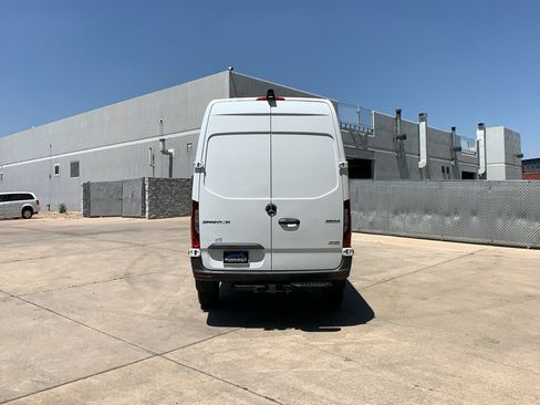 Used 2025 Mercedes-Benz Sprinter 2500 image 4