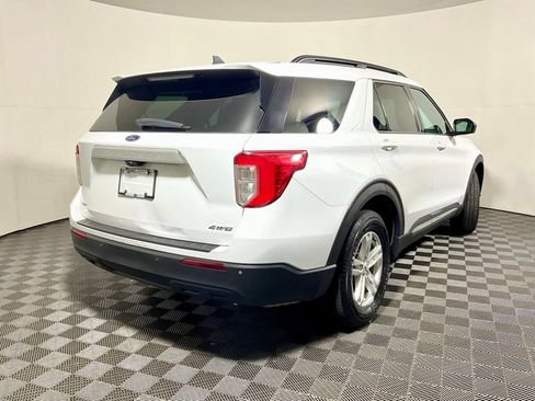 Used 2022 Ford Explorer XLT AWD/4WD image 16