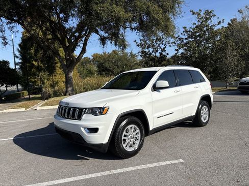 Used 2019 Jeep Grand Cherokee Laredo image 2