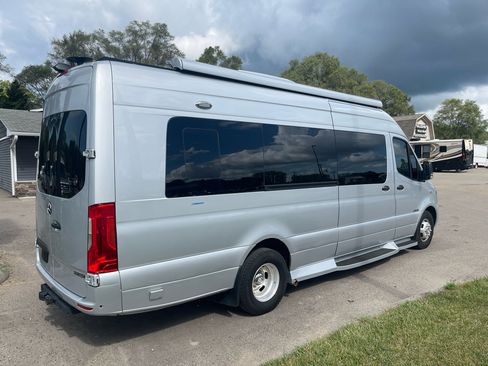 Used 2021 Mercedes-Benz Sprinter 3500 image 4