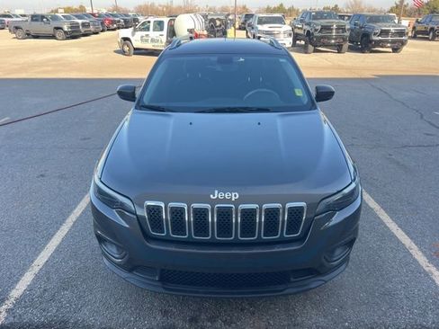 Used 2019 Jeep Cherokee Latitude Plus w/ Comfort/Convenience Group image 2